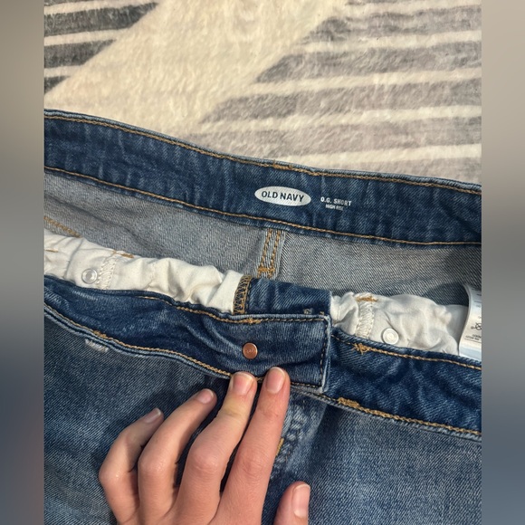 Old Navy OG High Rise Shorts - Picture 3 of 3